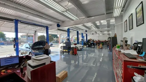 akins auto main floor